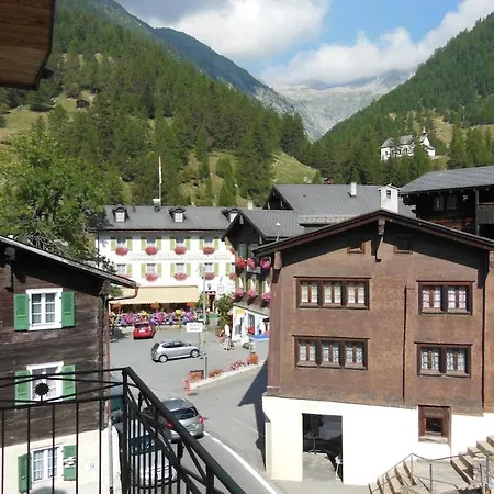 Bright Alpine Duplex With Balcony Views *