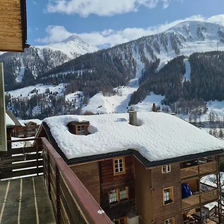Bright Alpine Duplex With Balcony Views