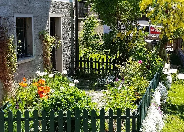 Bright Alpine Duplex With Balcony Views 公寓 *